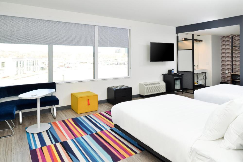 Savvy Queen Room with Two Queen Beds interior