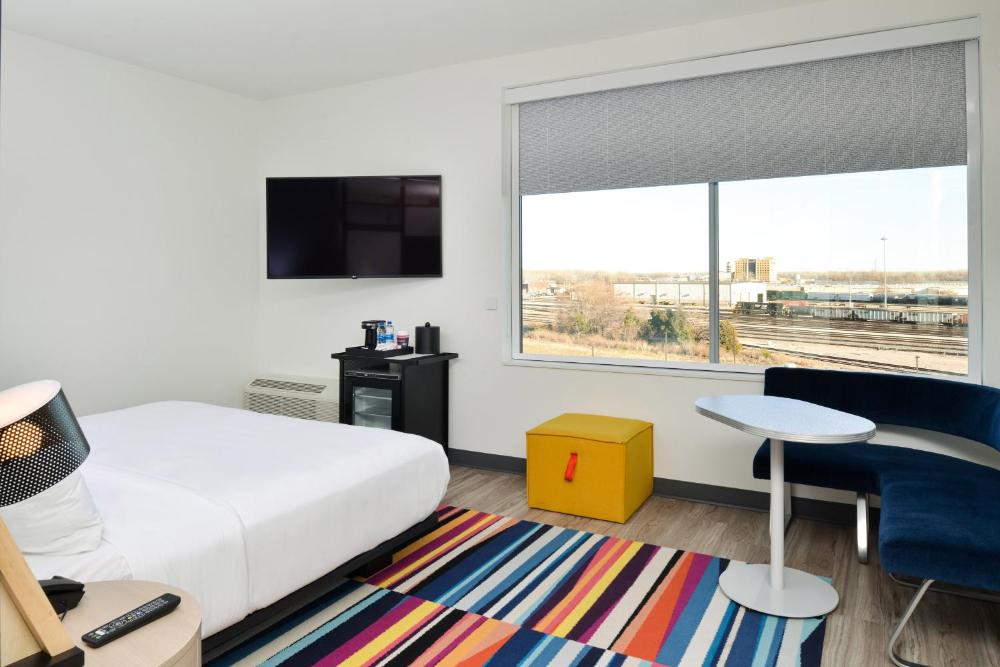 Savvy King Room interior